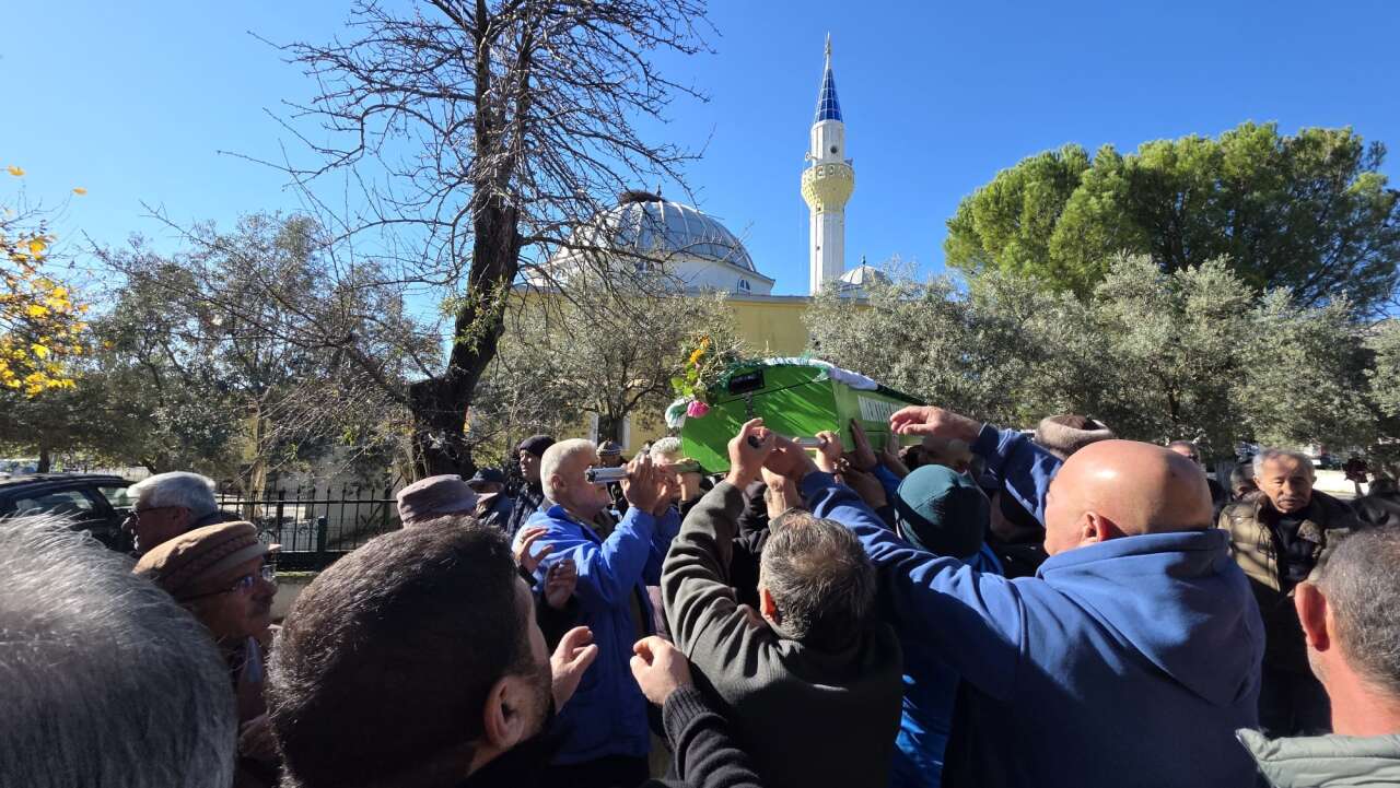 Atatürk’ü Görmüş ‘Düğereğin Çınarı’ Fikriye Sol, Son Yolculuğuna Uğurlandı 3